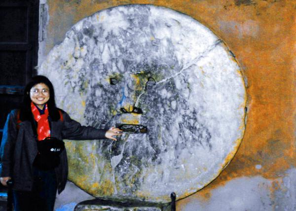 1995-12-27_Rome_Mouth of Truth or Bocca della Verit�� of Santa Maria in Cosmedin0001.jpg