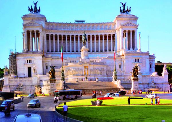 2015-07-04_Piazza Venezia_Natl Monument of Victor Emmanuel II ����˹�㳡��ά���С�����Ŧ���������Ҽ��0001.JPG