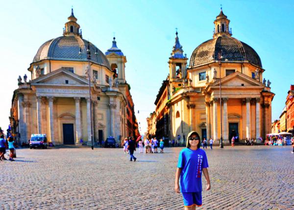 2015-07-05_Piazza del Popolo_Santa Maria in Montesanto (Left_ Built 1662-75) & Santa Maria dei Miracoli (Right_ Built 1675-79)_Via del Corso Exits between Two Churches ����㳡��ʥĸ��-10001.JPG
