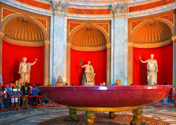 21_2015-07-04_Vatican Museums_Cortile del Belvedere Housing the Apollo Belvedere from 4 century BC, the Laocoon from 2 century BC and the Belvedere Torso in Hall of Muses0001.jpg