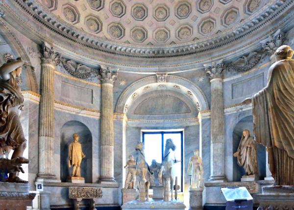 23_2015-07-04_Vatican Museums_Hall of the Chariot0001.jpg