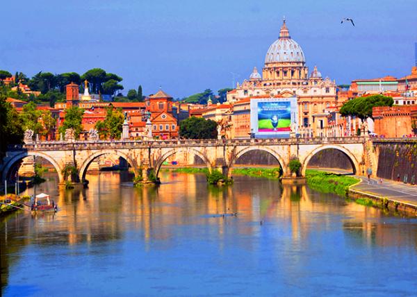 01_2015-07-05_St. Peter's Basilica & Ponte Umberto I on the Tiber-10001.jpg