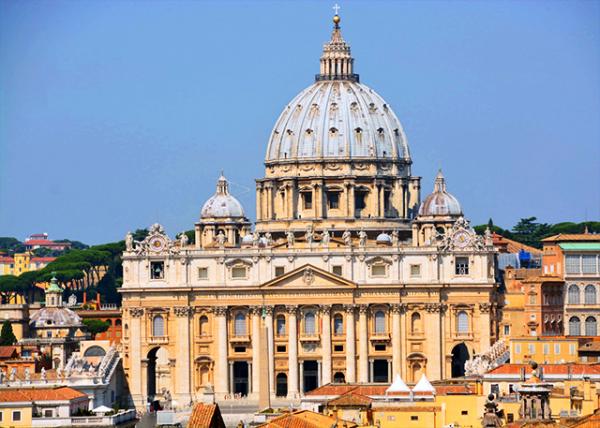 02_2015-07-05_Vatican_Maderno��s Facade w Statues of Sts Peter (Left) & Paul (Right) Flanking the Entrance Stairs-10001.jpg