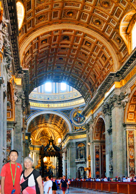 09_2015-07-04_Vatican_Apse w St. Peter's Cathedra Supported by 4 Doctors of the Church-10001.jpg