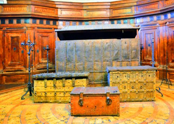 12_2015-07-05_Castel Sant'Angelo_Strongroom or Treasury Room ���0001.JPG