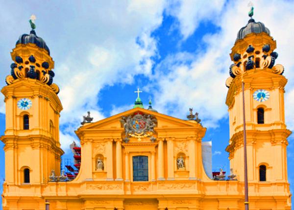 2017-07-01_Theatinerkirche St. Kajetan_DomeTowers ���-20001.JPG
