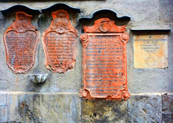 2017-07-03_Peterskirche_18th-Century Grave Plaque ʮ�����oĹ��-60001.JPG