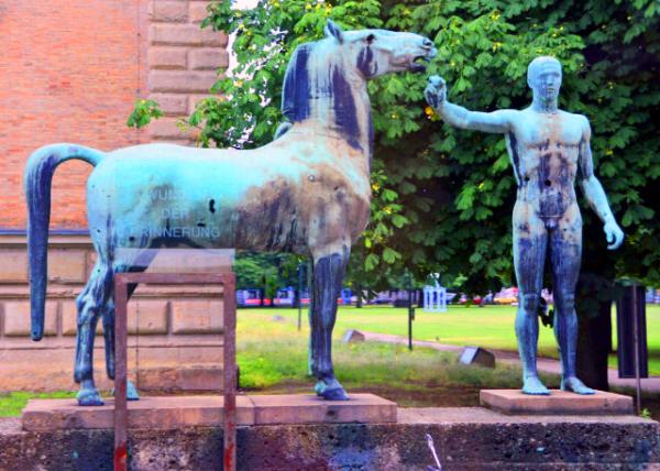 2017-07-03_Alte Pinakothek_Man and Horse Bronze Sculpture �ϻ滭���йݡ�������ͭ����0001.JPG