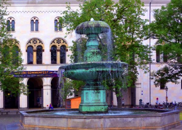 2017-07-03_Professor-Huber-Platz_Östlicher Schalenbrunnen ��������Ȫ0001.JPG