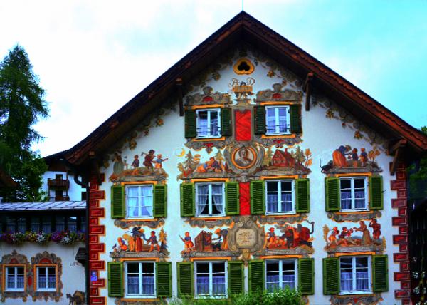 2017-07-02_Oberammergau_Hansel and Gretel House, Depicting Scenes from the Brothers Grimm Fairy Tale�����ֵ�ͯ����������������ء��еĳ���.jpg