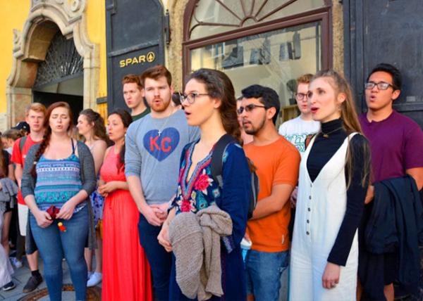 2017-07-04_Mozarts Geburtshaus_Choirs Ī���س����ء�����-30001.JPG