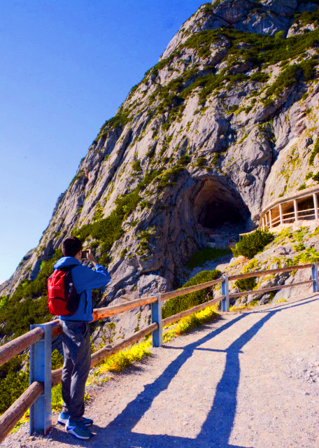 2017-07-04_Entrance of the Ice Caves ���������0001.JPG