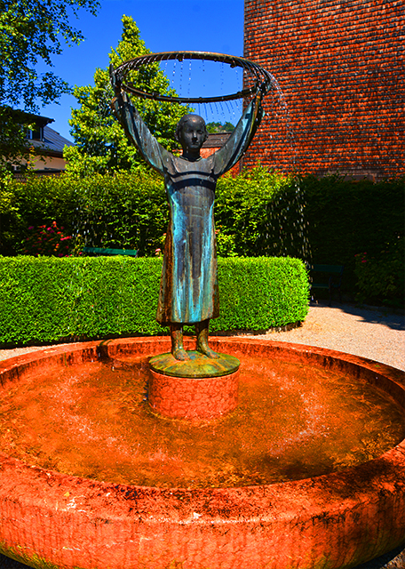 1778178288294640.jpg 2017-07-05_Abersee & St. Gilgen_Mozarts Mother Statue.jpg