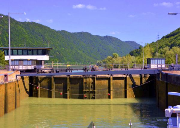 2017-07-06_DE_Jochenstein Lock_ Lock Chamber բ��-10001.JPG