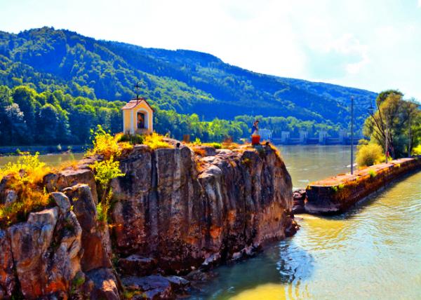2017-07-06_DE_Jochenstein Lock_Chapel of Mermaid Isa-30001.JPG