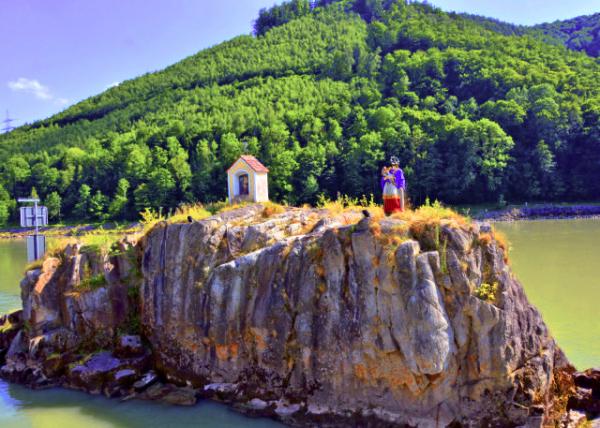 2017-07-06_DE_Jochenstein Lock_Chapel of Mermaid Isa ���������������-20001.JPG