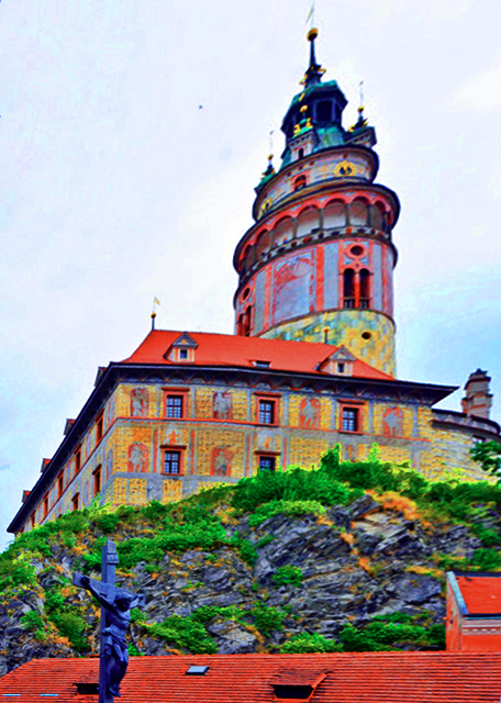 2017-07-07_Iron Crucifix against Medieval Castle0001.JPG