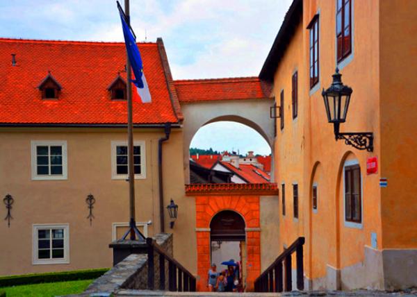 2017-07-07_Krumlov Castle_Archways ����0001.JPG
