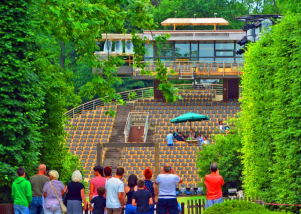2017-07-07_Castle Gardens_Open-air Theater w a Revolving Auditorium ������ת���õ�¶��糡0001.JPG