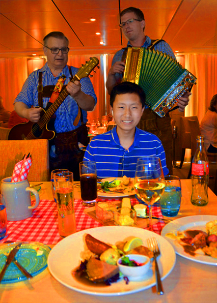 2017-07-08_Viking Ingvi_Austrian Country Dinner (�µ����������-60001.JPG