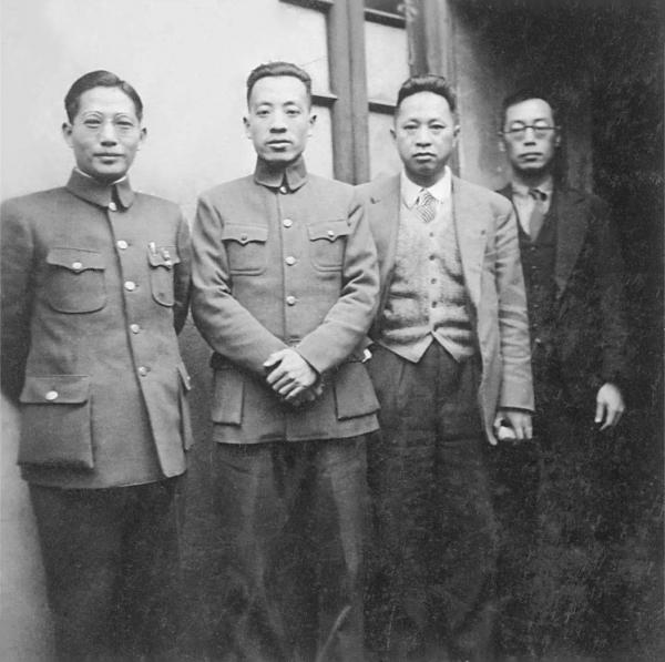 叶挺-沈其震-林植夫-陈希周合影-汉口-1937-11.jpeg