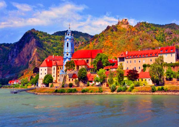 2017-07-08_D��rnstein_View of the Town w the Castle Seen on Top of the Hill-10001.JPG