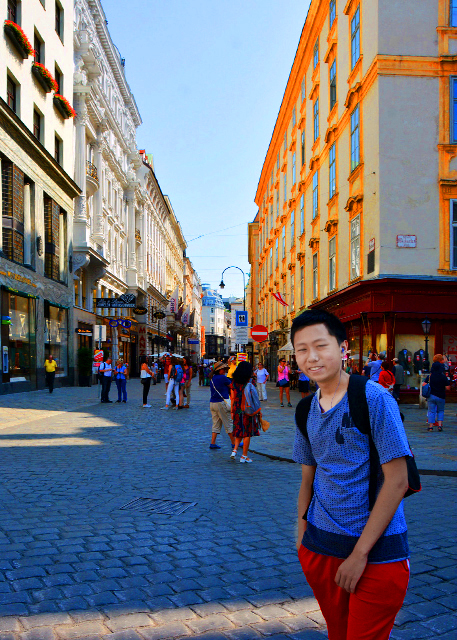 2017-07-09_Kohlmarkt, One of the Most Famous Streets in the Center of Vienna0001.JPG