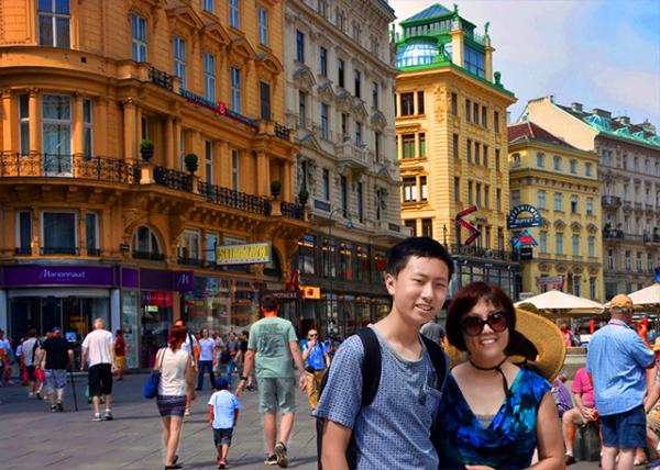 2017-07-09_Stephansplatz, the Busiest Place  at the Geographical Centre & the Belly Button of Vienna-20001.JPG