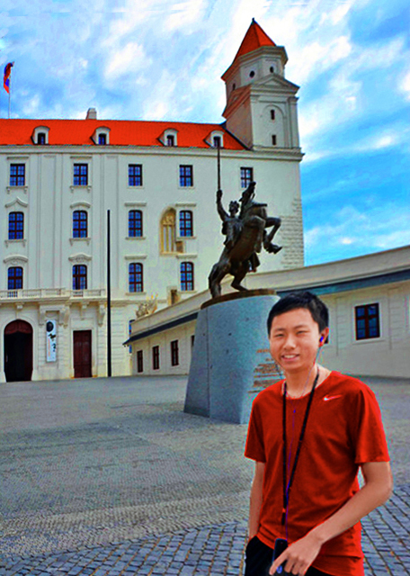 2017-07-10_Castle_Honorary Courtyard w a Statue of Svätopluk ����ͥԺĦ�롶��ά�ǵ�˹������¬��һ����-20001.JPG