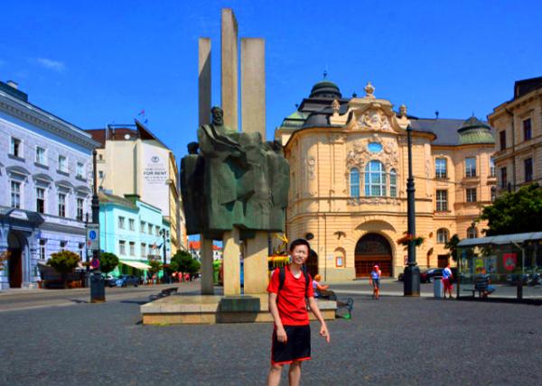 2017-07-10_Statue_Ludov��t Stur on Mostov�� Ī˹���߹㳡������ǿ��¬��ά��0001.JPG