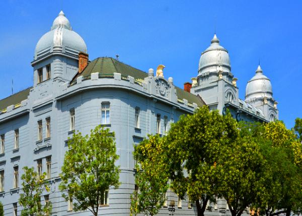 08_2017-07-10_Bldg_Faculty of Arts at Comenius University in Bratislava w Baroque Roof Founded in 1919�����ʽ����-40001.JPG