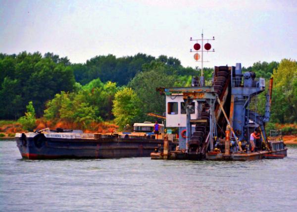 2017-07-10_SK_Vessel_BD Harmonia, a dredger��г�����ബ0001.JPG