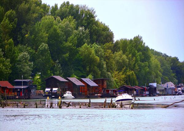 2017-07-10_Traditional Wooden or Modern Summer Houseboats in Danube_ Jaroveck�� Rameno rea0001.JPG