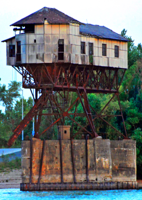 2017-07-10_Stilt Houses, the Abandoned Esztergom Coal Loader-20001.JPG