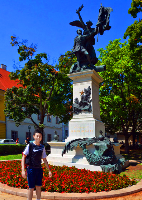 10_2017-07-11_Statue _Independence War-10001.JPG