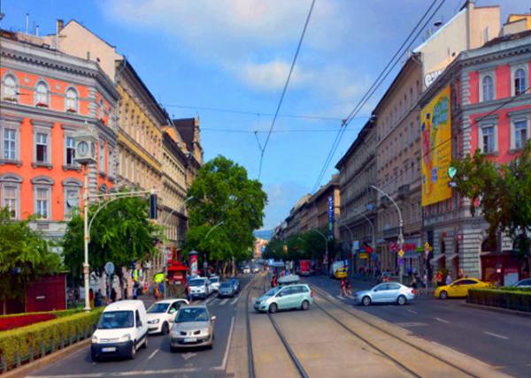 32_2017-07-11_Street_Andr��ssy Avenue0001.JPG