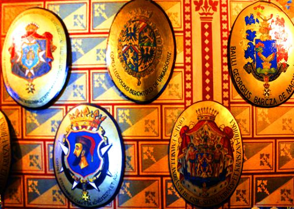 21_2017-07-11_Matthias Church_Coat of Arms of the Hungarian Knights of Malta �������R�����Tʿ�ܻ�0001.JPG