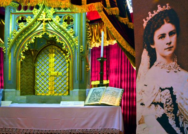 23_2017-07-11_Matthias Church_Sissi, Empress Elisabeth of Austria ���繫�����W����Ů������ɯ��-20001.JPG