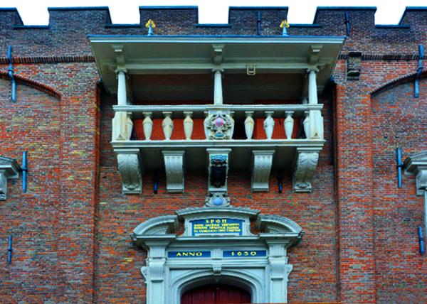 05_2017-08-15_Façade of City Hall-2001.jpg