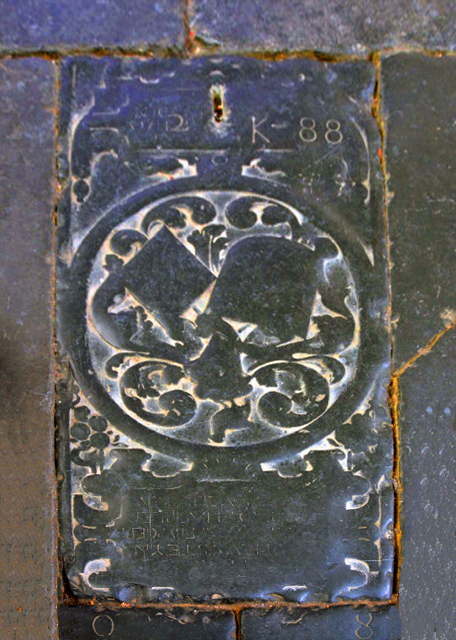 14_2017-08-15_Grote Kerk Great Church_Floor Made of 1500 Gravestones from 15C �ذ���ʮ������1500��Ĺ����ɵĵذ�0001.JPG