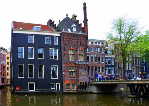 18_2017-08-15_Bldg_Vredenburgh Sticks into the Water ���׵Ǳ����Ҽo���^0001.JPG