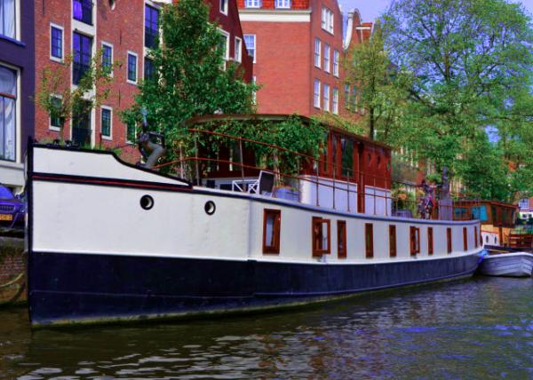 22_2017-08-16_Musard, a Vintage Houseboat Moored on the Prinsengracht Canal0001.JPG