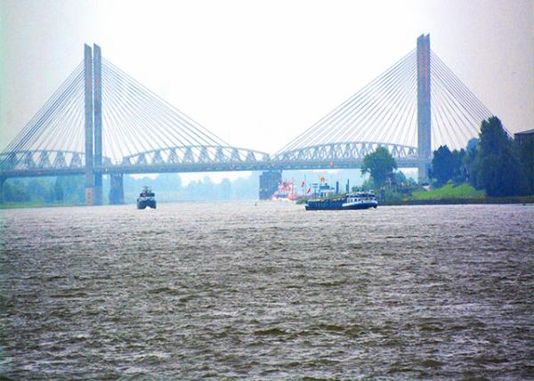 2017-08-17_Zaltbommel_Martinus Nijhoff Brug w Dr. W. Hupkes Railroad Bridge on the Banks of the Waal �߶���������Ŭ˹�������������տ�˹ҽ����·��-30001.JPG