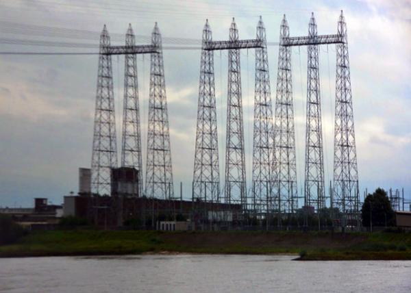 11_2017-08-17_Nijmegen_Power Grid Masts0001.JPG