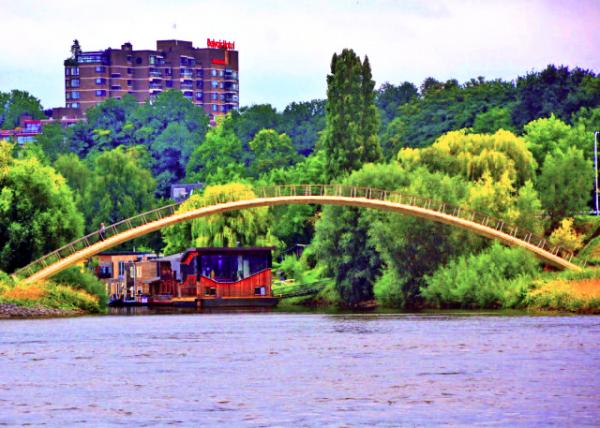 13_2017-08-17_Nijmegen_Wandelbrug Ooijpoort & Hotel Belvoir 步行桥与贝尔沃酒店-20001.JPG