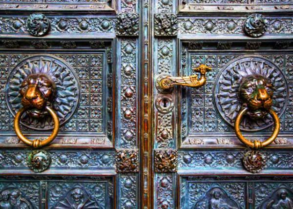 13_2017-08-18_Kölner  Dom_Bronze Gate Head Knocker-20001.JPG