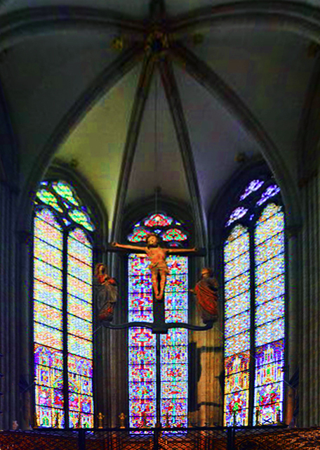26_2017-08-18_Kölner Dom_Stained Glass_Christ on Cross ʮ�ּ��ϵĻ���.JPG