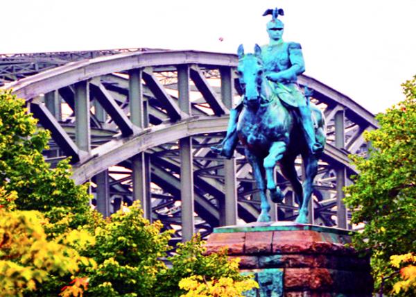 22_2017-08-18_Hohenzollern Bridge_Equestrian Statue of William II �������������������T�R����0001.JPG