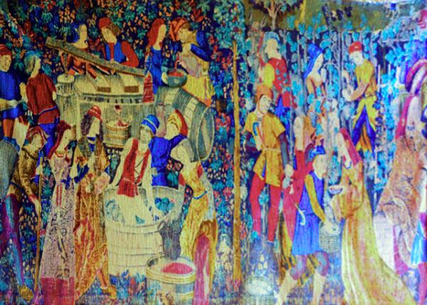 19_2017-08-19_Great Hall_Tapestry of the Vintage, Representing a 15th-century Scene of Grape Harvesting & Winemaking-20001.JPG