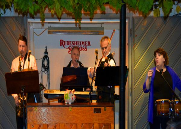 14_2017-08-19_R��desheimer Schloss Restaurant_Band �ֶӱ���0001.JPG